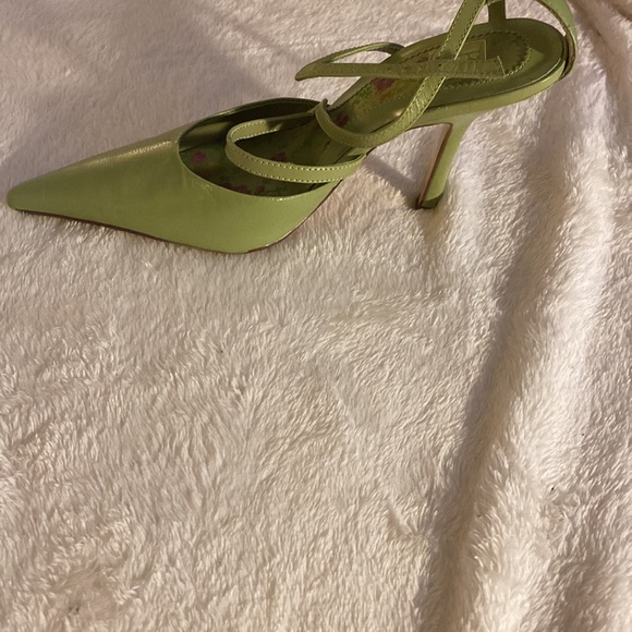 Bakers size seven green high heels, leather German sole made in chia. - Picture 3 of 4